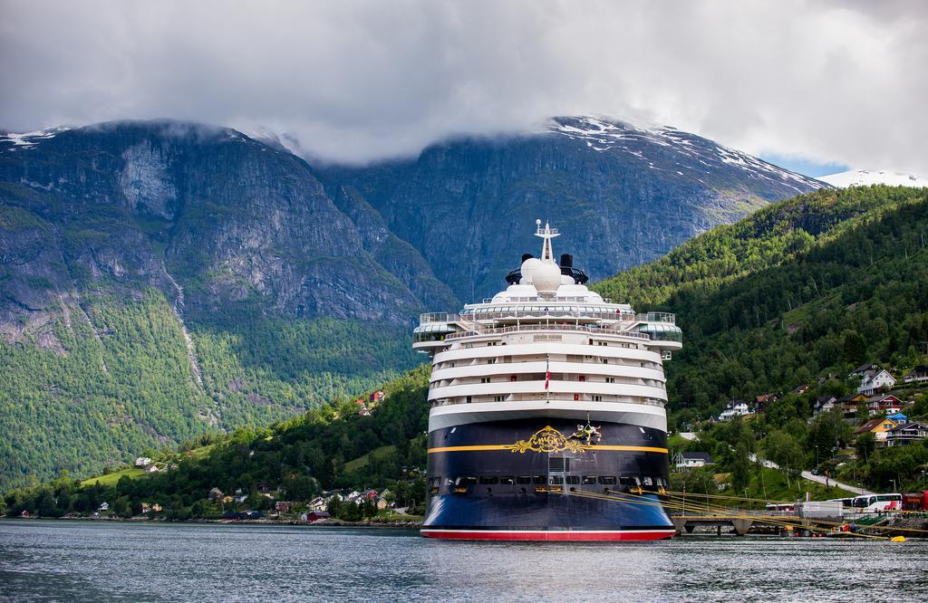 Nesset Fjordcamping Olden Exterior foto